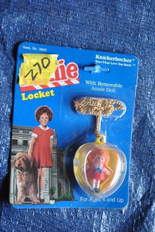 1982 Knickerbocker Annie Locket