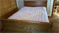 Oak Queen Bed w/Drawers