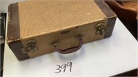 Antique carrying case 17 1/2 x 10 x 5 1/2“ of