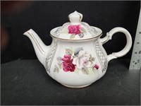 Pretty Roses Tea Pot