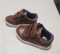 Size 7 Nautica Velcroe Shoes