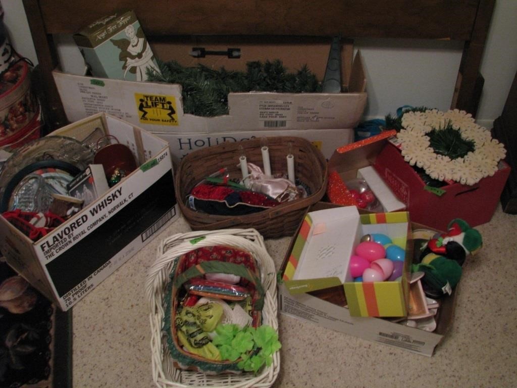 MIsc lot of Christmas and holiday decor