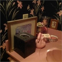 contents of bathroom (excluding mirror)