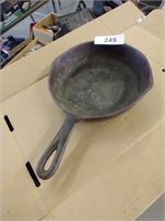 Unmarked 5A Cast Iron Skillet
