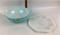 Pyrex 4 Quart Blue Amish butterprint bowl and