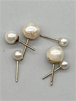 14k Gold w/  Pearl  Studs, Weigh 
2.2g