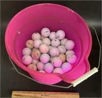 GOLF BALLS W/BUCKET