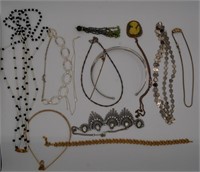 31K: (12) Pcs Costume Jewelry, Necklaces