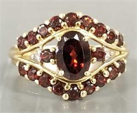 10k gold ring set with garnets: 2.5 grams,