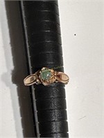 10K Gold Ladies Ring - Jade? - size 5 1/2