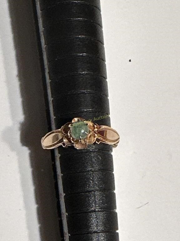 10K Gold Ladies Ring - Jade? - size 5 1/2