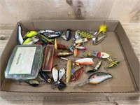 1 FLAT OF ASSORTED FISHING LURES