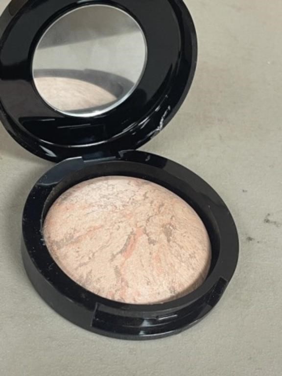 RTW BELLA DONA TRANSLUCIENT GLOW FACE POWDER