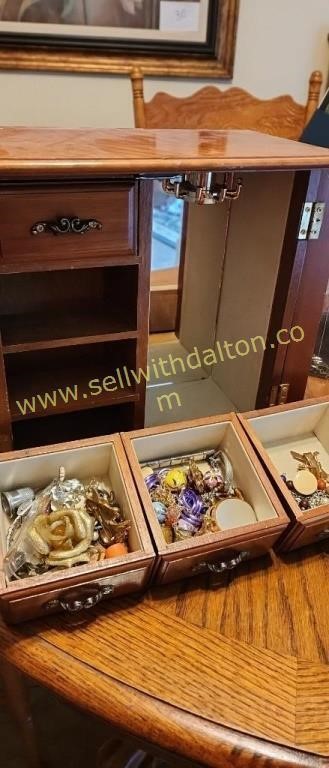 Small jewelry box and contents