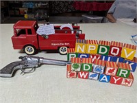 VTG Structo Fire Engine w/Cap Gun +Building Blocks