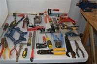AN ASSORTMENT OF WOOD & ELECTRICAL TOOLS
