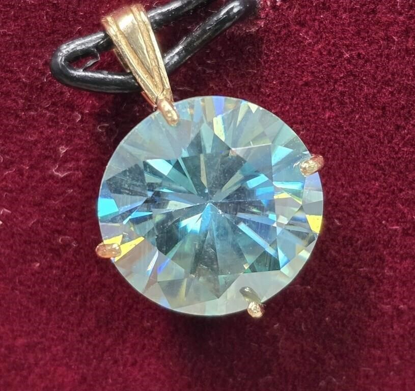 $1300 10K 1.32g Moissanite(6ct) Pendant