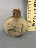 A reversed painted glass snuff bottle, of prawn in