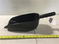 Large Feed Scoop - New