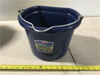 8 QT Flat Back Bucket - New