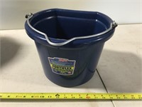 8 QT Flat Back Bucket - New