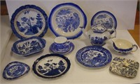 Quantity of vintage blue & white china