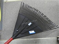 Plastic fan rake - new