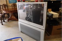 PROJECTION SCREEN TV (WORKS GOOD)