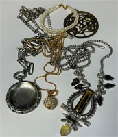 52 - MIXED LOT OF COSTUME JEWELRY (M30)