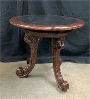 Round Accent Table w/Carved Legs