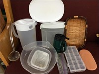 ASSORTED PLASTIC KITCHEN ITEMS