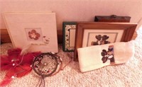 Homemaker resin flower wall plaques - 1988