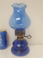 Antique lampe a huile en verre bleu