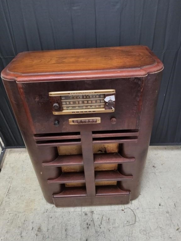 Antique General Electric Radio