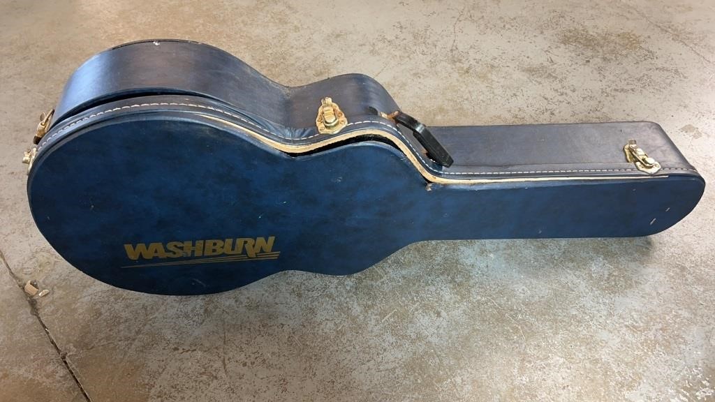 Washburn guitar case some damage