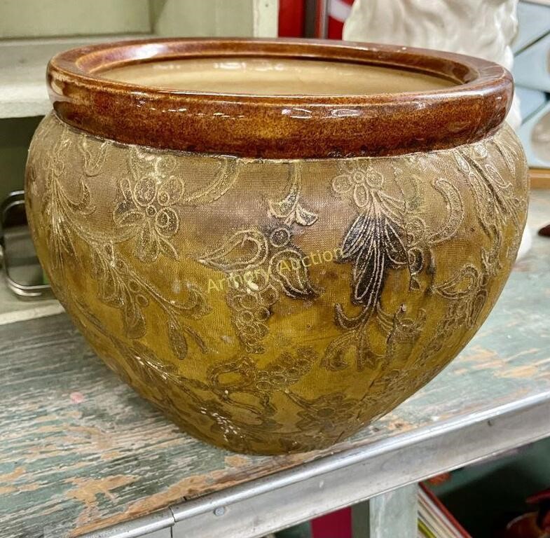 DECORATIVE POTTERY PLANTER