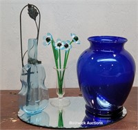 3 beautiful vases and mirror - Even the flowers