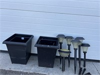 2 black plastic planter pots & solar lights
