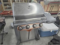 Used gas grill needs cleaned up no tank with