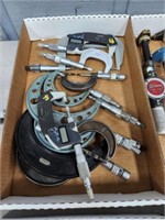 FLAT OF VARIOUS OUTSIDE MICROMETERS AND DIGITAL