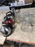 Coffee kettles and baking dishes