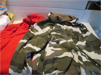 LOT 2 ALMOST NEW NIKE HOODIES SIZE 4XL, 3XL