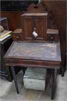 Early 19th century lift top ladies writing desk wi