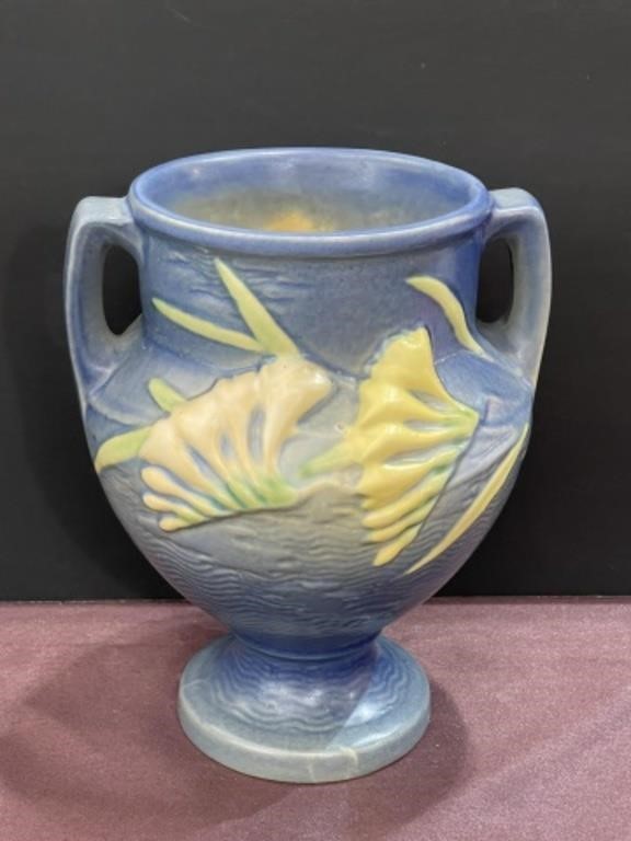 Roseville Pottery Vase 196-8 8 inch tall
