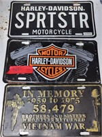 Lot of decorative license plates