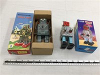 2 tin robot toys