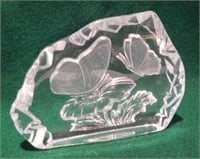 Crystal laser engraved décor: 1 lighted stand -