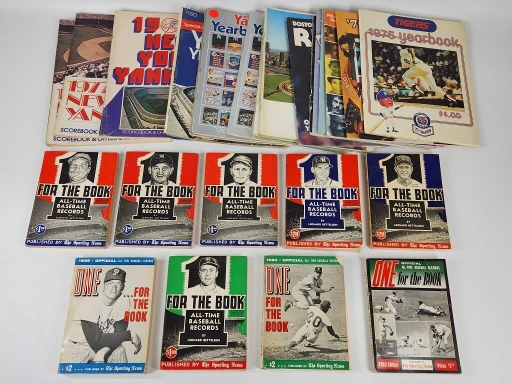 ASSORTMENT OF 1950S - 1970S BASEBALL MAGAZINES/BOO