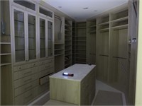 Her Master Closet Plus Island with Onyx Top