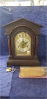 (1) Vintage Mantle Clock w/ Key (13.5"×7.5"×17")